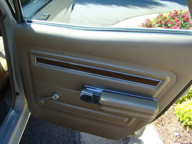 1970 Cream Ford LTD Sedan