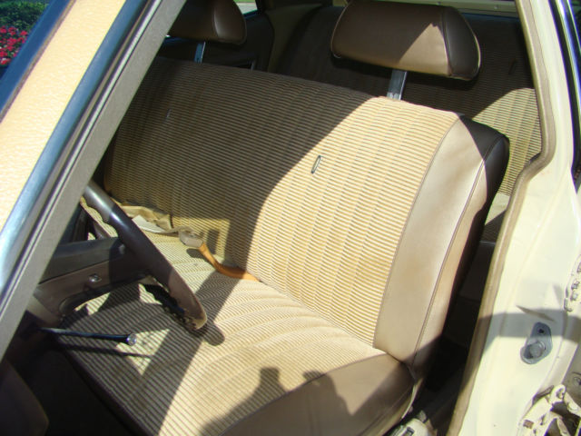 1970 Cream Ford LTD Sedan