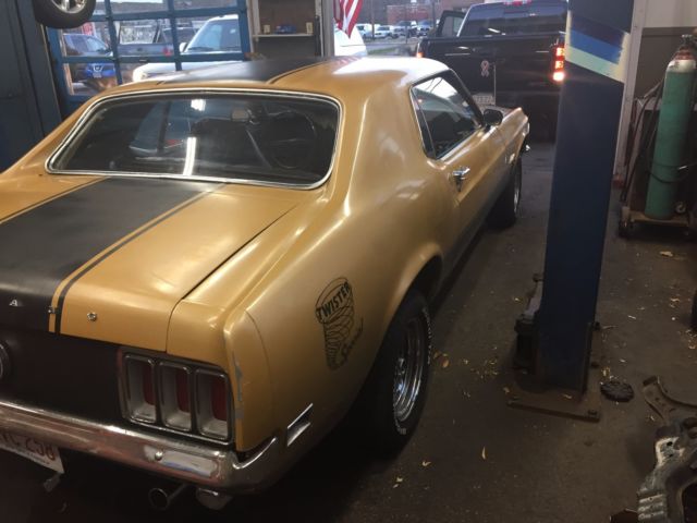 1970 Gold Ford Mustang Coupe