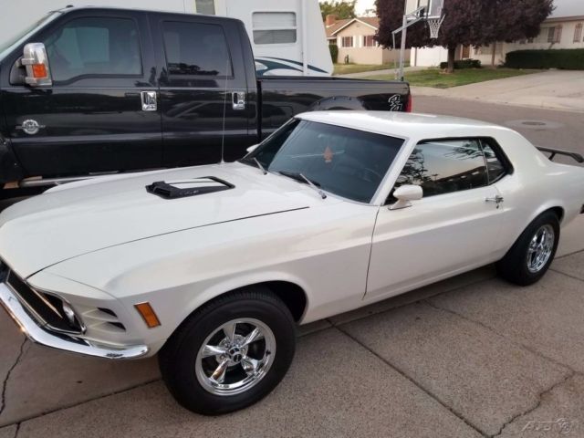 1970 White Ford Mustang Coupe