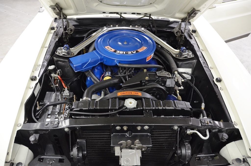 1970 White Ford Mustang 2 DOOR