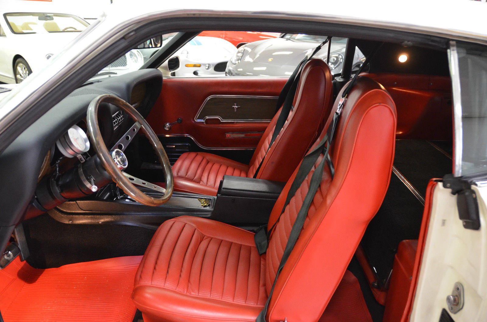 1970 White Ford Mustang 2 DOOR