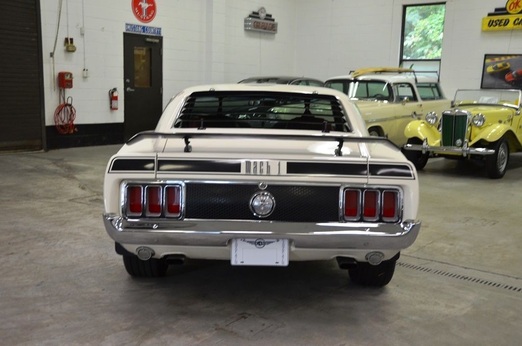 1970 White Ford Mustang 2 DOOR