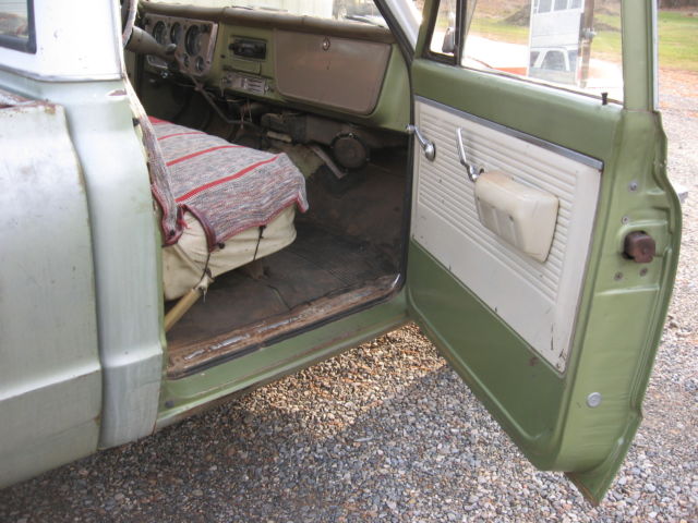 1970 Gray GMC 2500 pickup