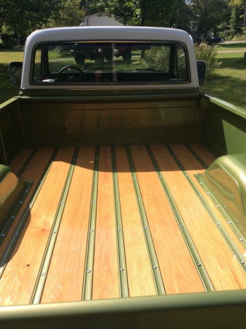 1970 Green GMC 2500 Pickup