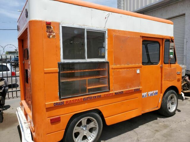 1970 Orange Chevrolet C-10 Standard Passenger Van