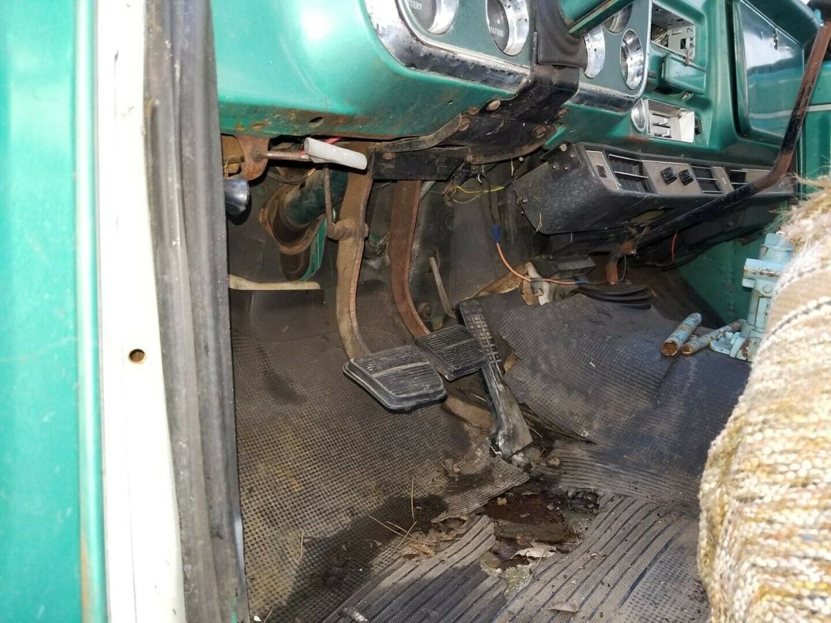 1970 White GMC Sierra 2500 Standard Cab Pickup