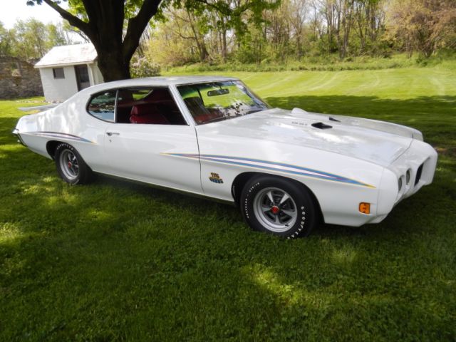 1970 White Pontiac GTO Coupe