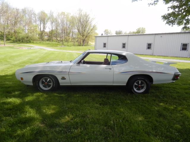 1970 White Pontiac GTO Coupe