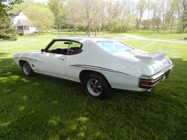 1970 White Pontiac GTO Coupe