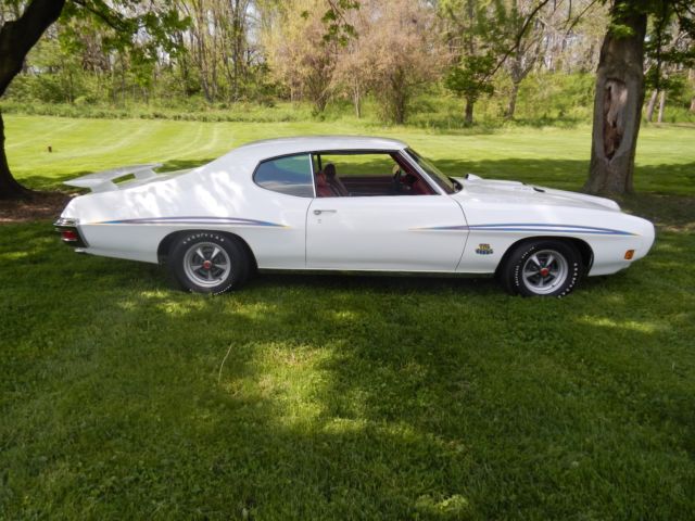 1970 White Pontiac GTO Coupe