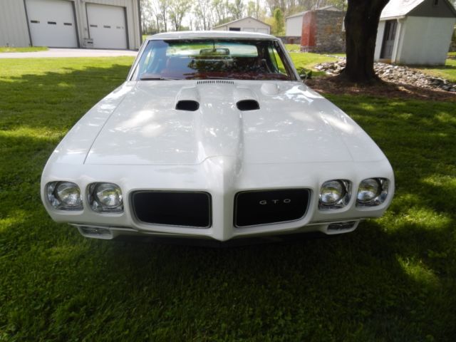 1970 White Pontiac GTO Coupe