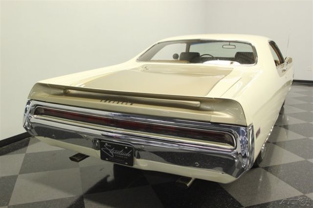 1970 White Chrysler 300 Series
