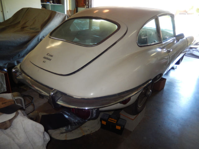 1970 CREAM Jaguar XK 2+2