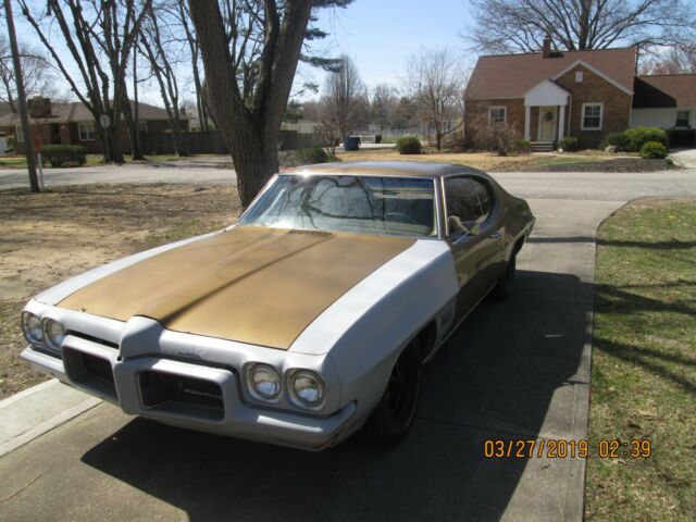 1970 Gold Pontiac Le Mans Coupe