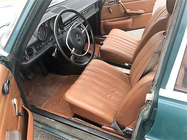 1970 Green Mercedes-Benz 200-Series 4 Door Sedan