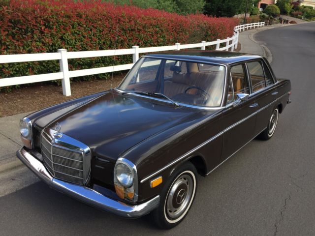 1970 Brown Mercedes-Benz 200-Series Sedan