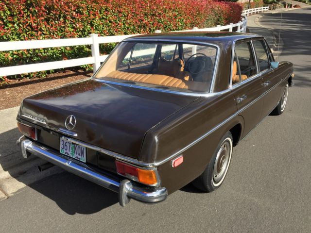 1970 Brown Mercedes-Benz 200-Series Sedan