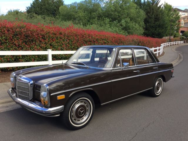 1970 Brown Mercedes-Benz 200-Series Sedan