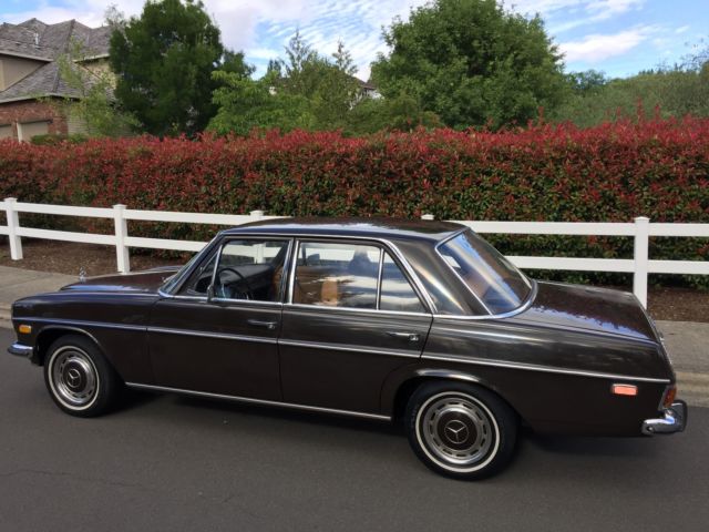 1970 Brown Mercedes-Benz 200-Series Sedan