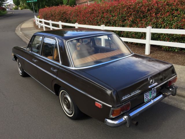 1970 Brown Mercedes-Benz 200-Series Sedan