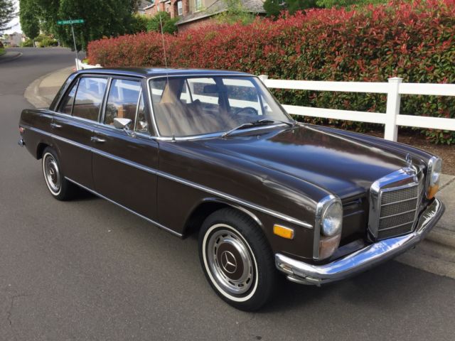 1970 Brown Mercedes-Benz 200-Series Sedan