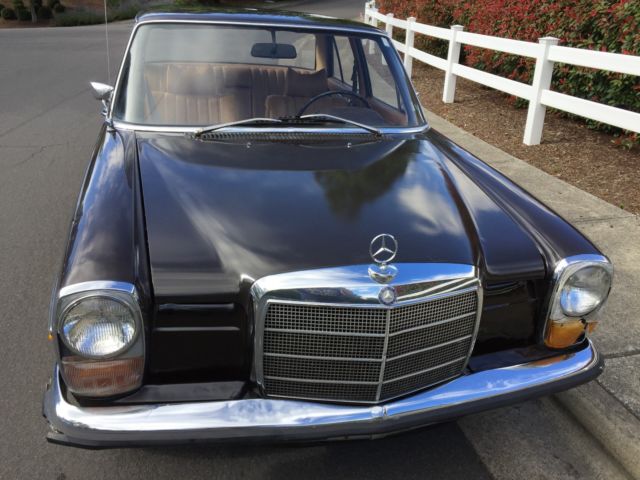1970 Brown Mercedes-Benz 200-Series Sedan