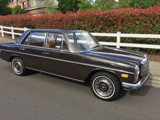 1970 Brown Mercedes-Benz 200-Series Sedan