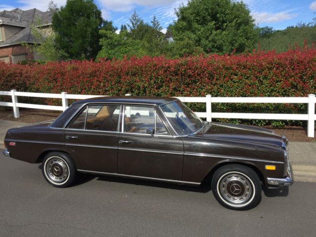 1970 Brown Mercedes-Benz 200-Series Sedan