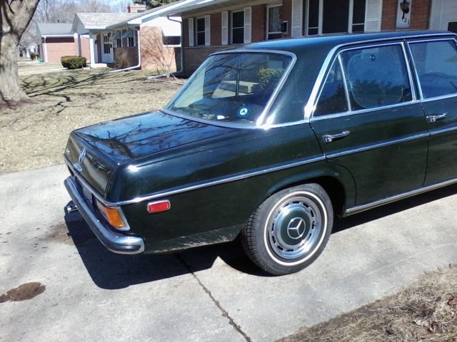 1970 Green Mercedes-Benz 200-Series Sedan