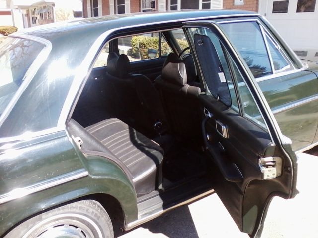 1970 Green Mercedes-Benz 200-Series Sedan