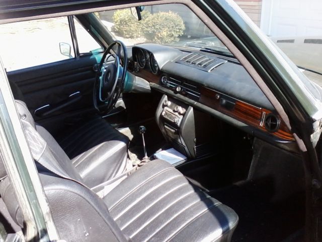 1970 Green Mercedes-Benz 200-Series Sedan