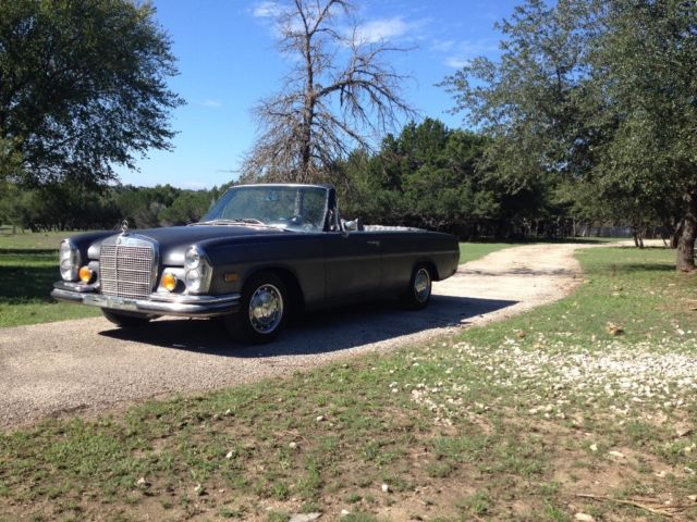 1970 Gray Mercedes-Benz 200-Series
