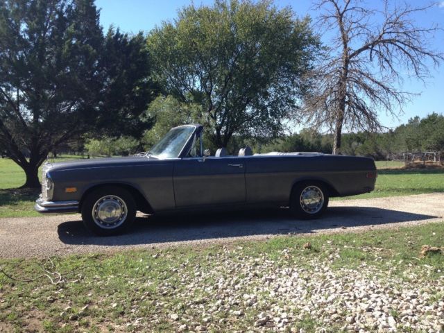 1970 Gray Mercedes-Benz 200-Series