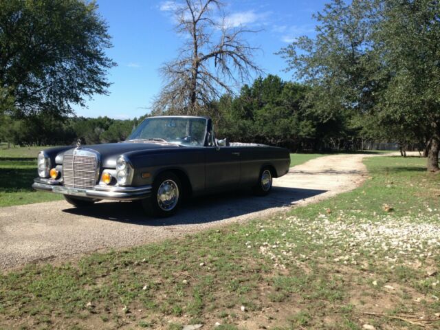1970 Gray Mercedes-Benz 200-Series Convertible