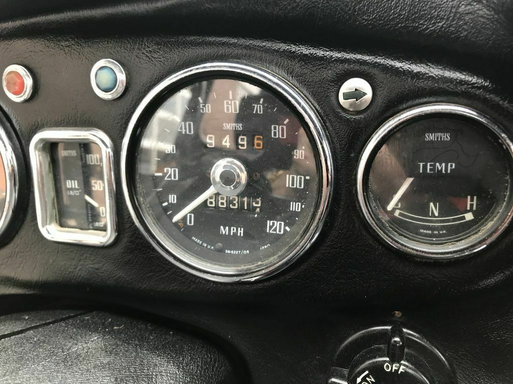 1970 Yellow MG MGB --