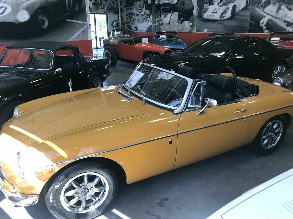 1970 Yellow MG MGB --