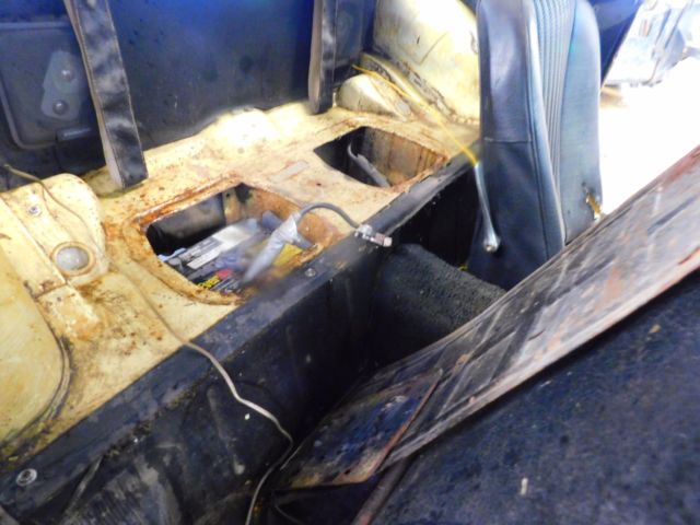 1970 Yellow MG B Coupe