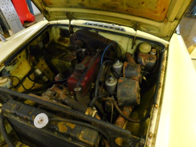 1970 Yellow MG B Coupe