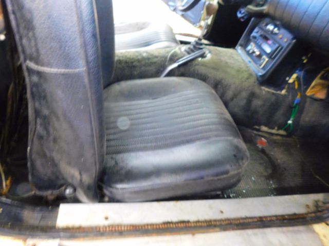 1970 Yellow MG B Coupe