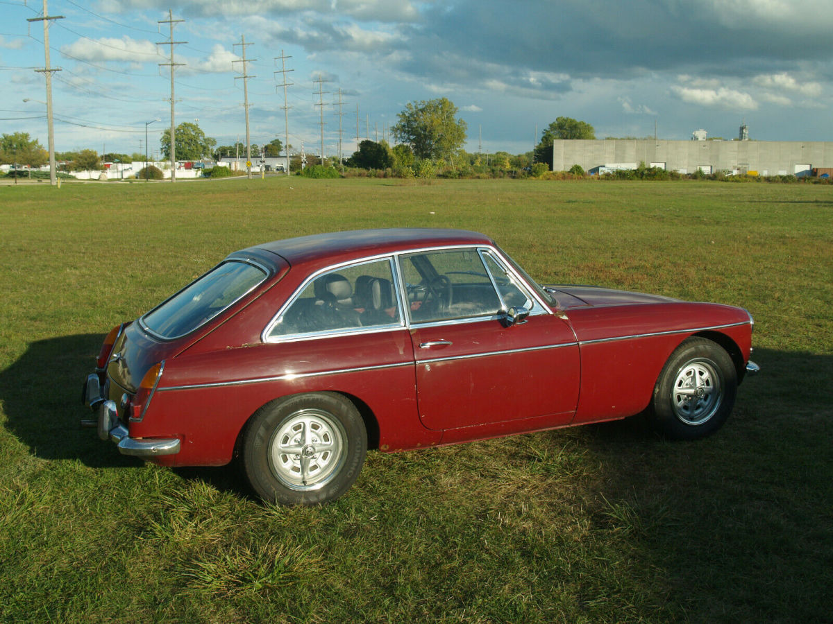 1970 Burgundy MG MGB GT