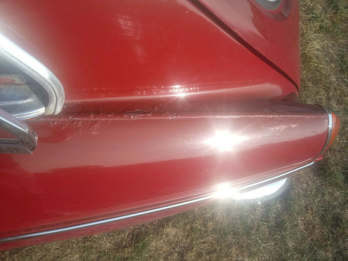 1970 Burgundy MG MGB GT