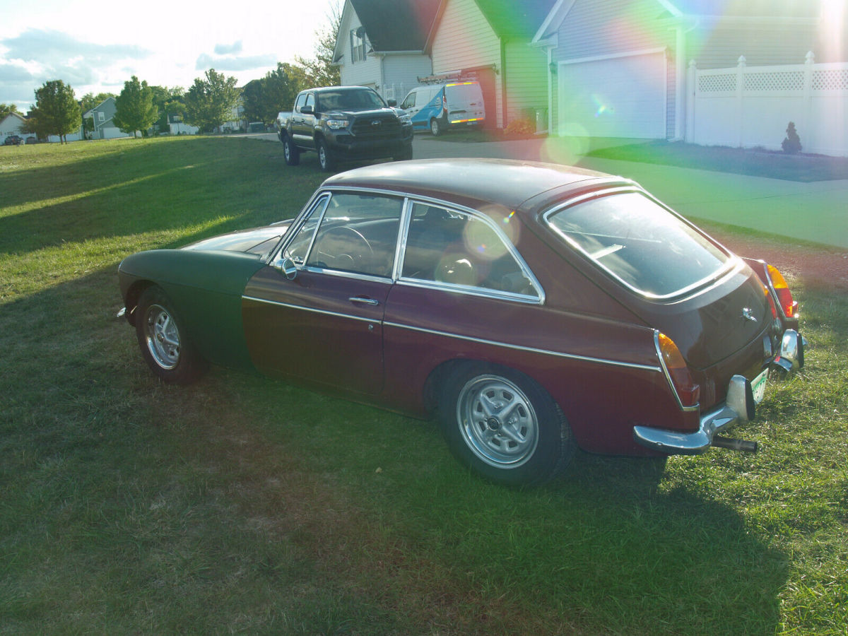 1970 Burgundy MG MGB GT
