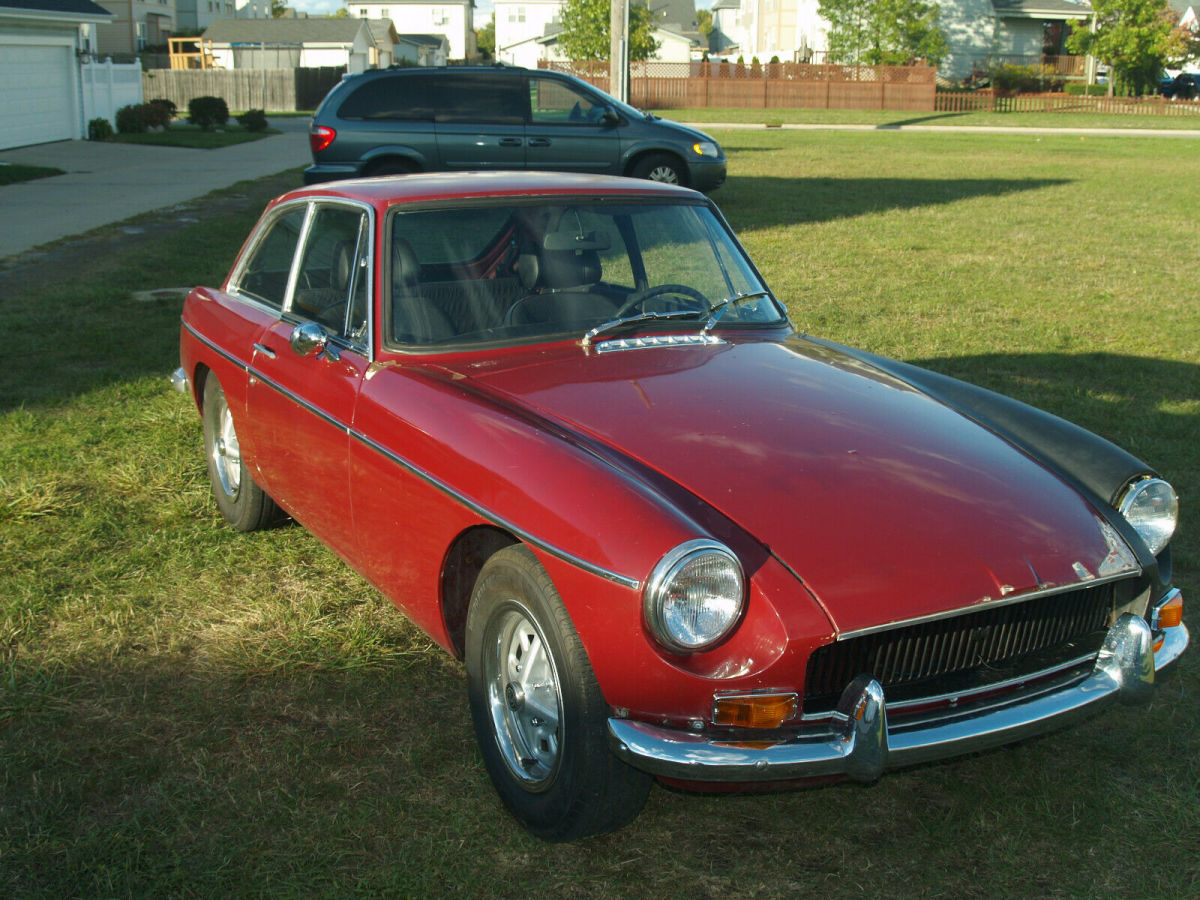 1970 Burgundy MG MGB GT