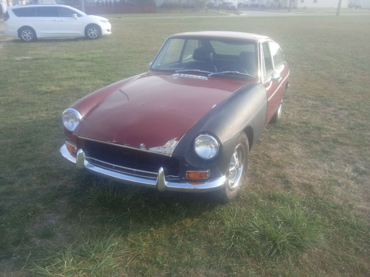1970 Burgundy MG MGB GT
