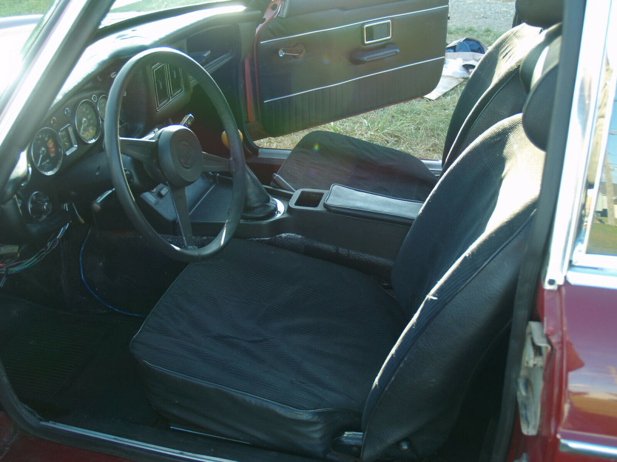 1970 Burgundy MG MGB GT