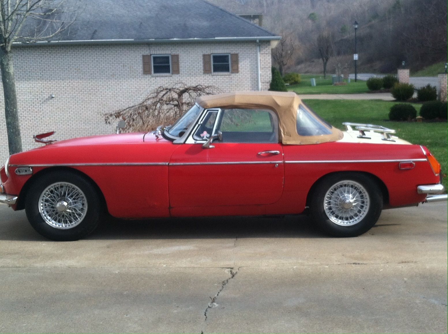 1970 Red MG MGB Convertible