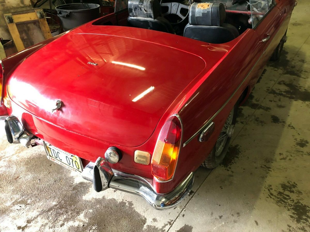 1970 Red MG MGB Convertible