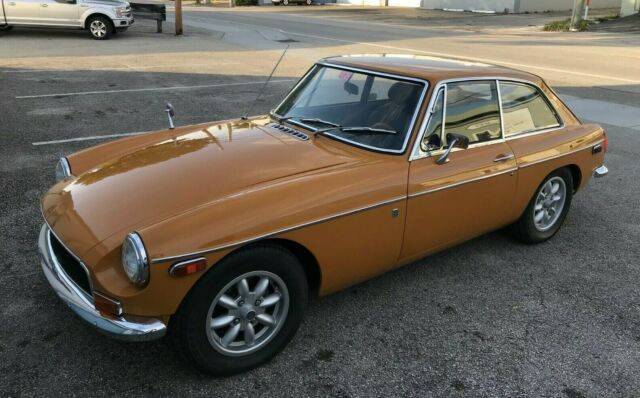 1970 Bronze Yellow MG MGB Coupe