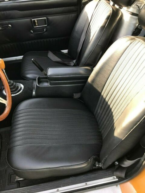 1970 Bronze Yellow MG MGB Coupe